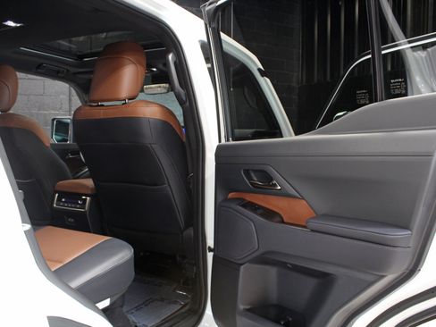 Used 2024 Lexus GX 550 w/ Cold Area Package AWD/4WD image 50