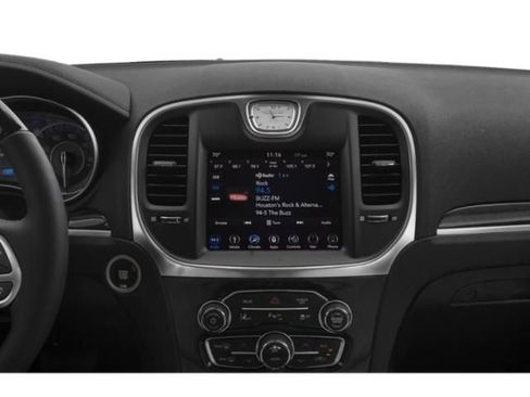 Used 2019 Chrysler 300 Touring w/ Sport Appearance Package RWD image 10