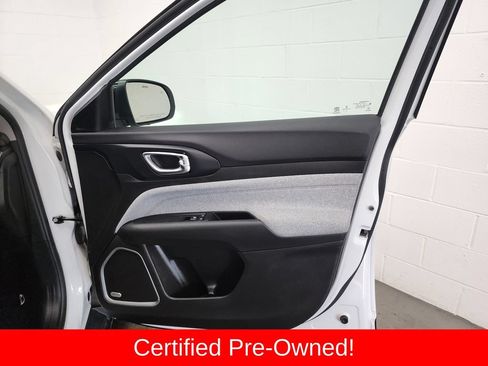 Certified 2022 Jeep Compass Latitude w/ Sun and Sound Group AWD/4WD image 31