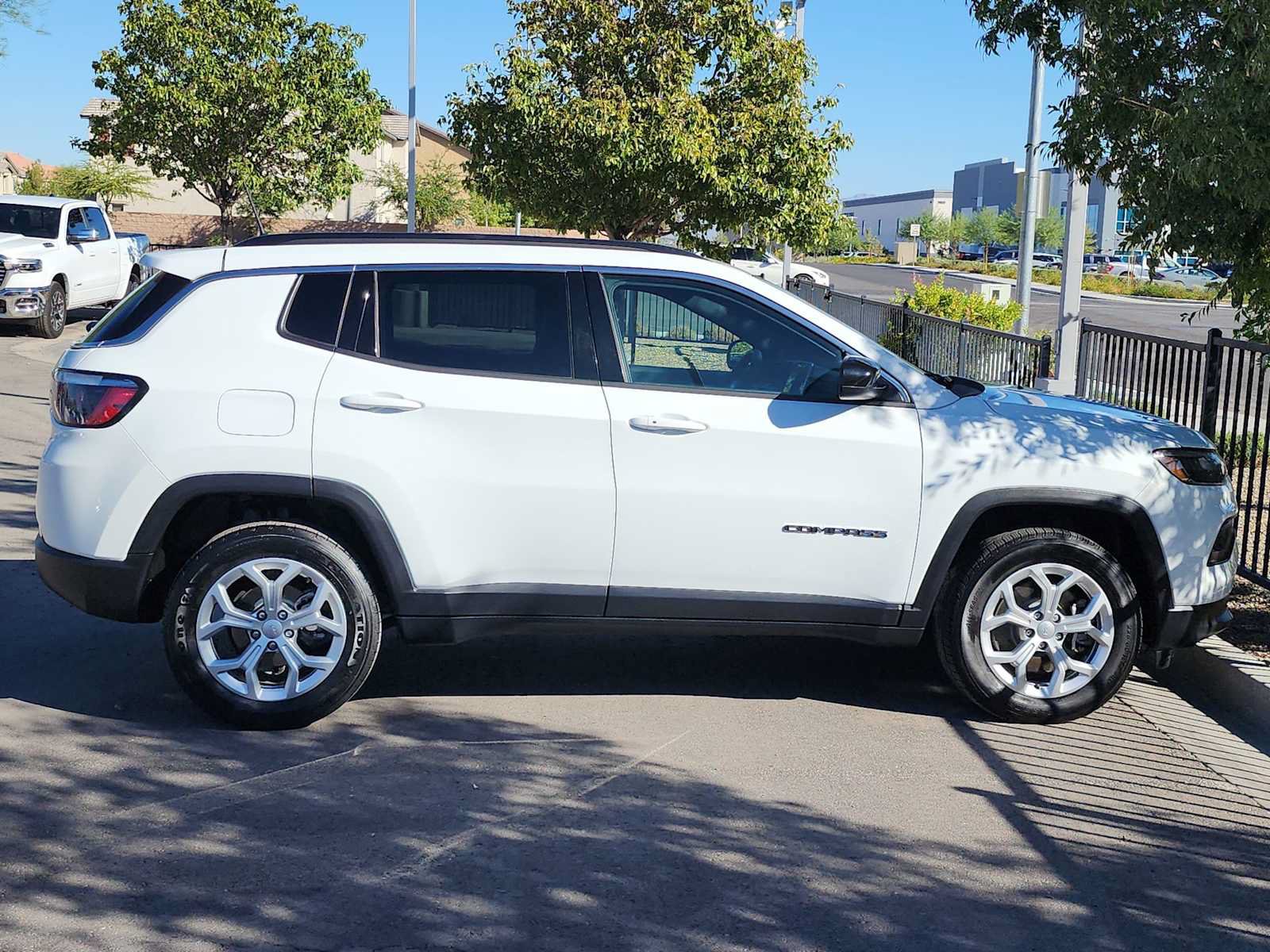Used 2024 Jeep Compass Latitude AWD/4WD image 9