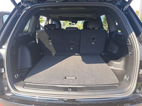 New 2025 Jeep Grand Cherokee Altitude image 12