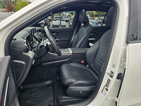 Used 2025 Mercedes-Benz GLC 43 AMG 4MATIC image 19