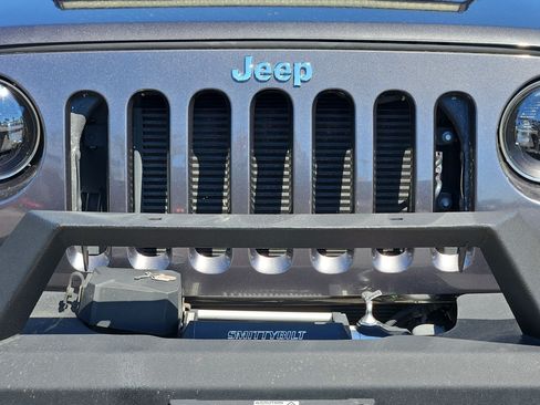 Used 2018 Jeep Wrangler Unlimited Sport S AWD/4WD image 9