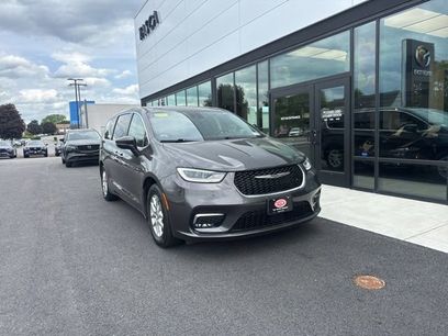 Used 2023 Chrysler Pacifica Touring-L