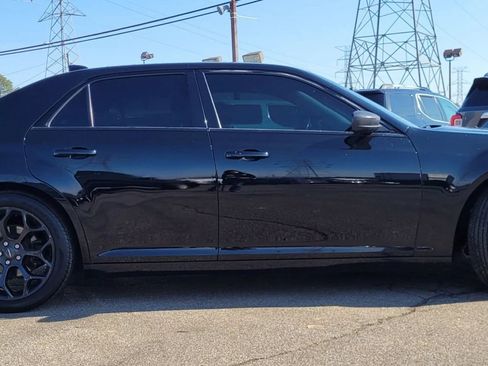 Used 2019 Chrysler 300 Touring w/ Sport Appearance Package RWD image 16
