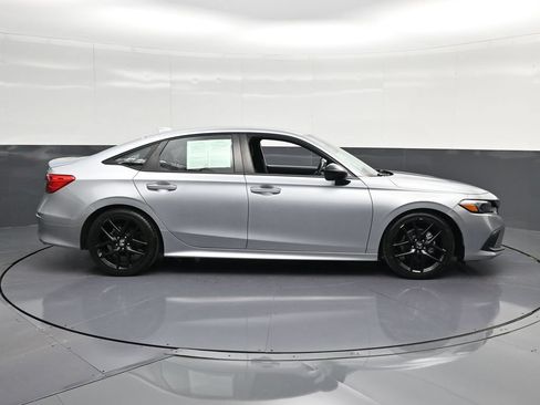 Used 2023 Honda Civic Sport image 4