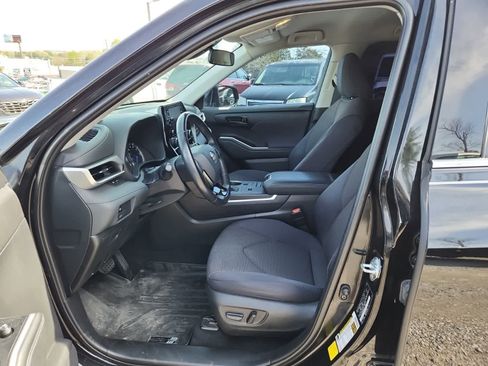 Used 2021 Toyota Highlander LE image 15