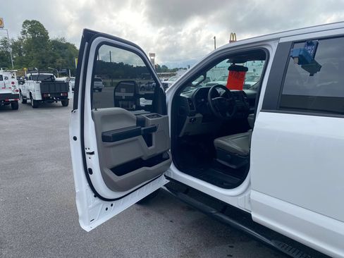 Used 2022 Ford F250 XL w/ Power Equipment Group AWD/4WD image 8