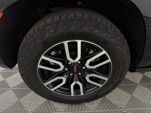 Used 2023 GMC Yukon AT4 w/ AT4 Premium Package AWD/4WD image 12