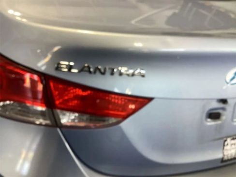 Used 2012 Hyundai Elantra GLS FWD image 17