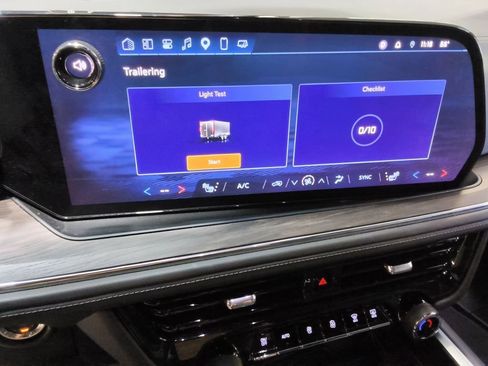 Used 2025 Chevrolet Suburban Z71 AWD/4WD image 27