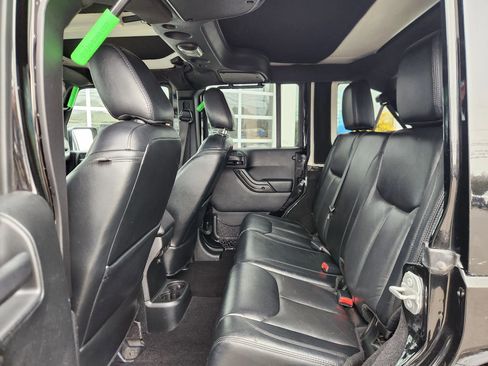 Used 2017 Jeep Wrangler Unlimited Sahara image 36