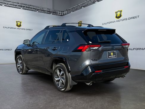 Used 2024 Toyota RAV4 SE image 3
