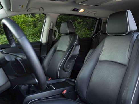 Used 2025 Honda Odyssey Elite image 17
