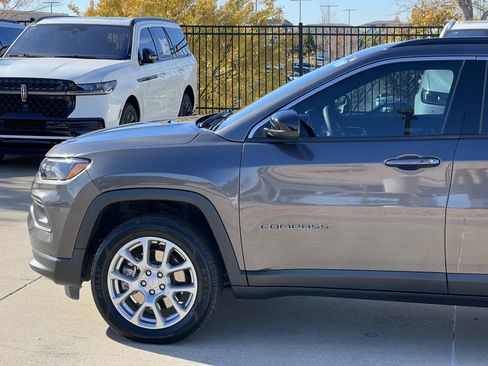 Used 2023 Jeep Compass Latitude image 5