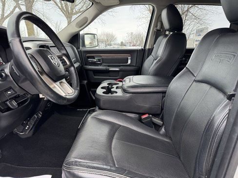 Used 2018 RAM 1500 Laramie image 9