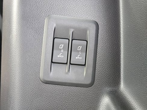 Used 2025 Lexus GX 550 w/ Accessory Package (2T) AWD/4WD image 34