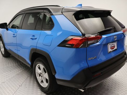 Used 2019 Toyota RAV4 XLE w/ Convenience Package FWD image 11