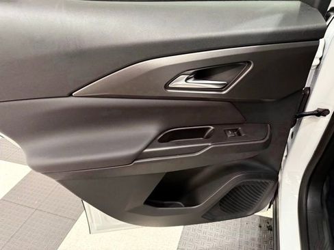 New 2026 Chevrolet Equinox EV LT image 17