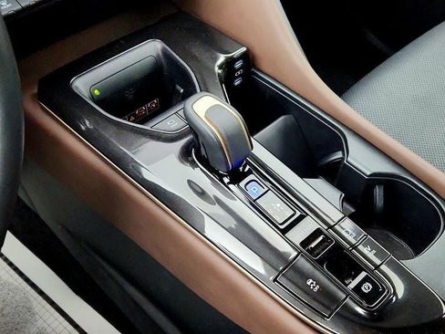 Used 2024 Toyota Crown w/ Advanced Technology Package AWD/4WD image 17