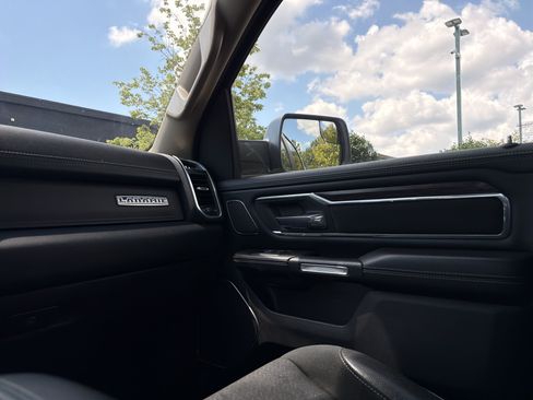 Used 2019 RAM 1500 Laramie AWD/4WD image 18