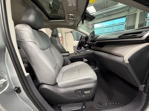 Used 2022 Toyota Sienna XLE image 44