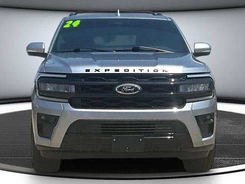 Used 2024 Ford Expedition Limited AWD/4WD image 2