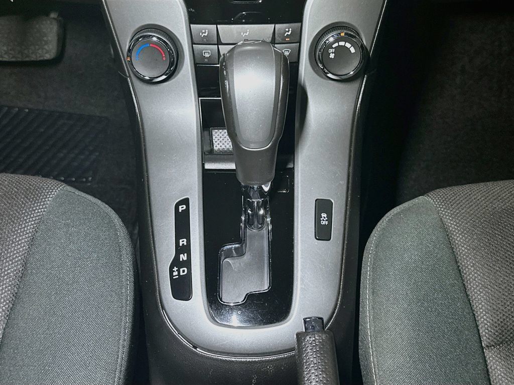 Used 2012 Chevrolet Cruze LT FWD image 14