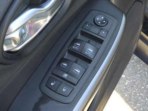 Used 2021 Jeep Cherokee Latitude image 17