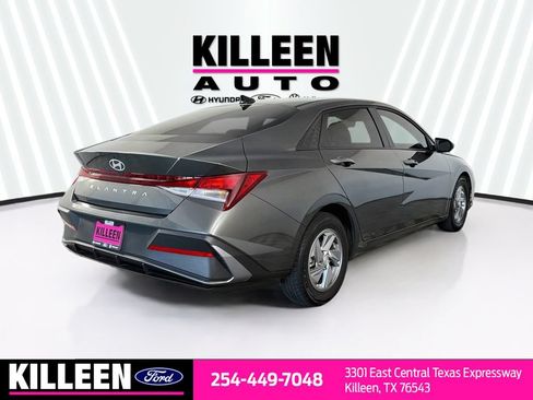 Used 2025 Hyundai Elantra SE FWD image 9