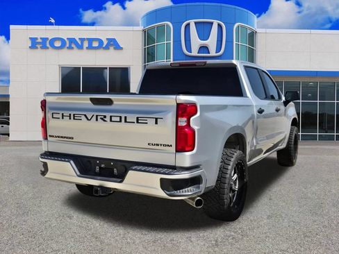 Used 2020 Chevrolet Silverado 1500 Custom w/ Custom Value Package RWD image 2