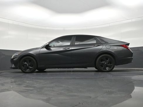 Used 2021 Hyundai Elantra SEL w/ Preferred Accessory Package FWD image 24
