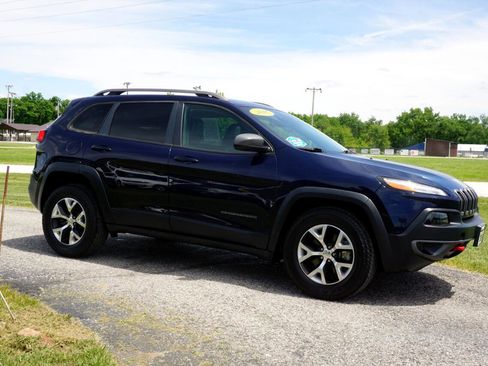 Used 2016 Jeep Cherokee Trailhawk image 5