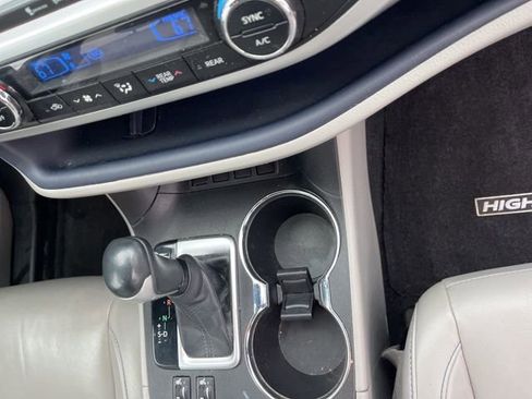 Used 2016 Toyota Highlander XLE image 23
