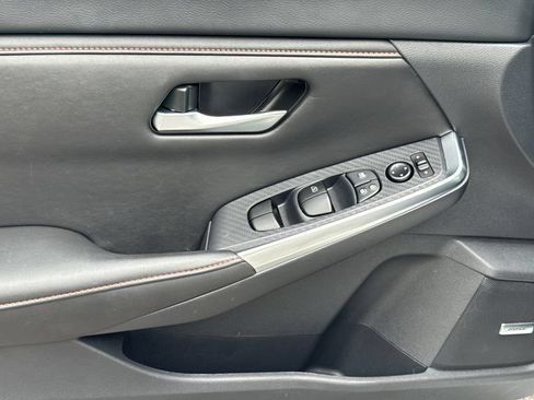 Used 2025 Nissan Sentra SR w/ SR Premium Package FWD image 10