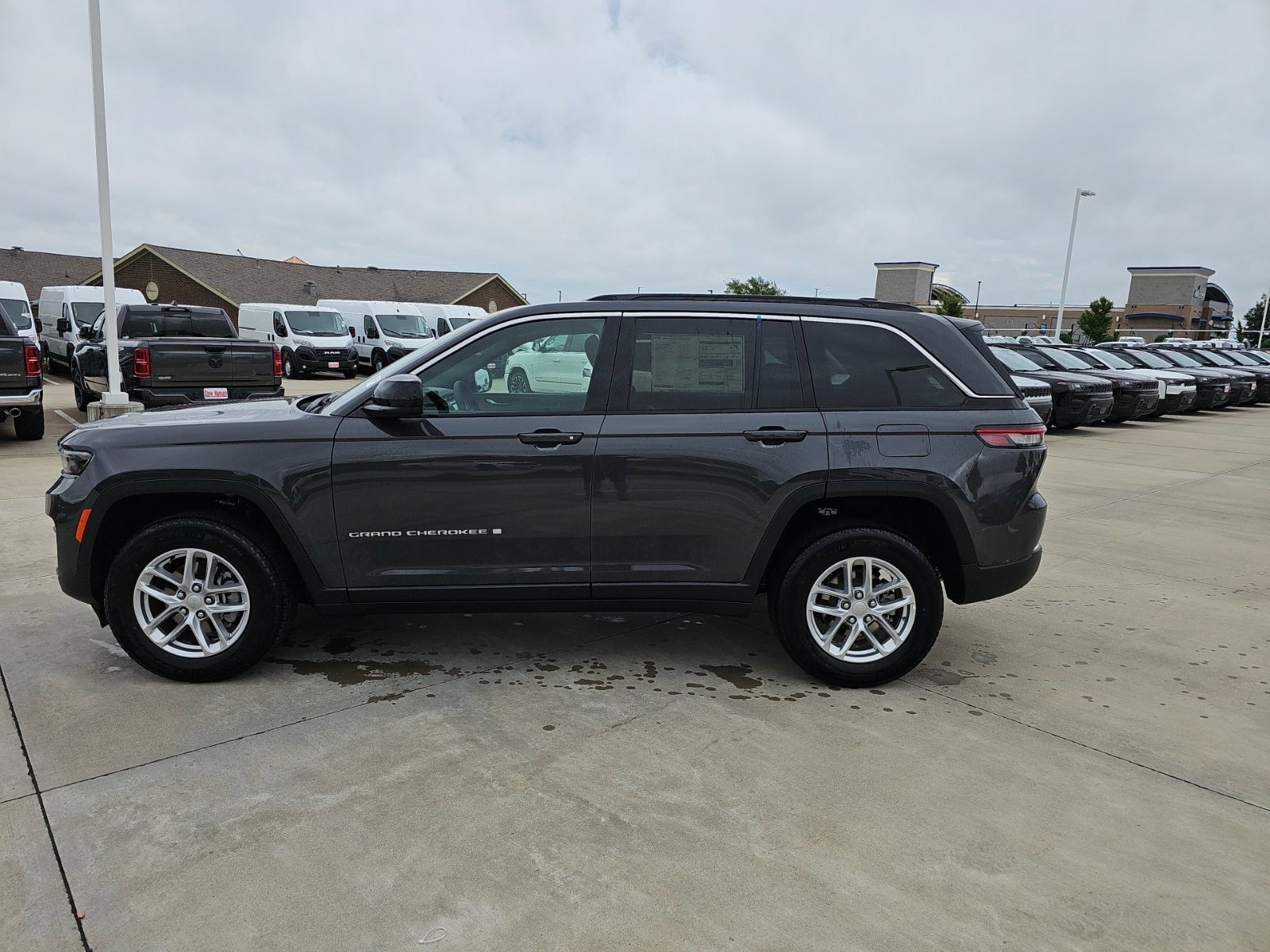 New 2026 Jeep Grand Cherokee Laredo X AWD/4WD image 2