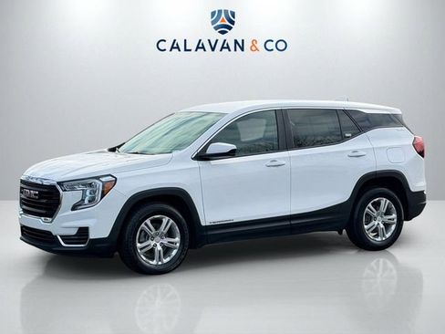 Used 2024 GMC Terrain SLE image 3