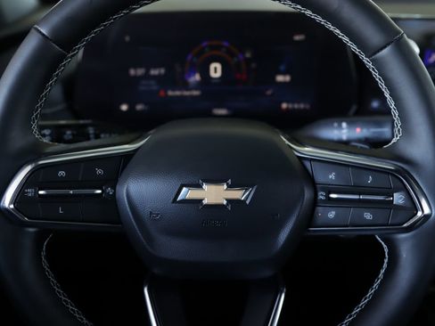 Used 2024 Chevrolet Traverse LT image 11