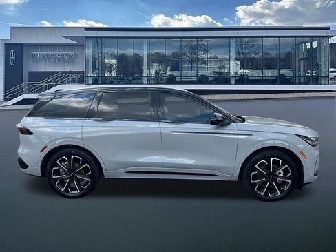 New 2026 Lincoln Nautilus Reserve AWD/4WD image 9