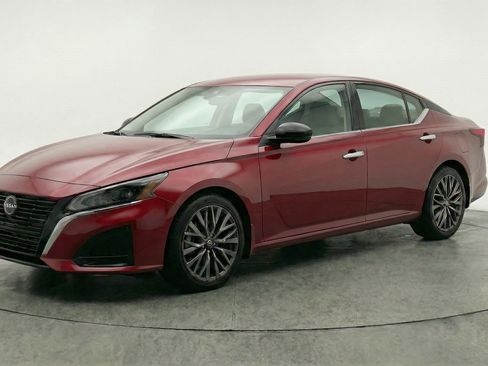 Used 2025 Nissan Altima 2.5 SV image 3