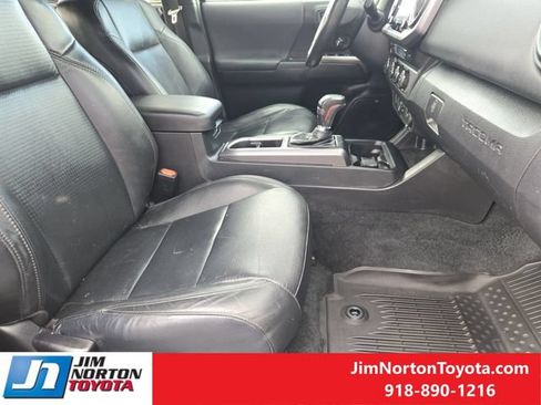 Used 2021 Toyota Tacoma TRD Off-Road w/ TRD Premium Off Road Package AWD/4WD image 16