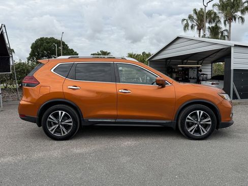 Used 2018 Nissan Rogue SL w/ Premium Package FWD image 4