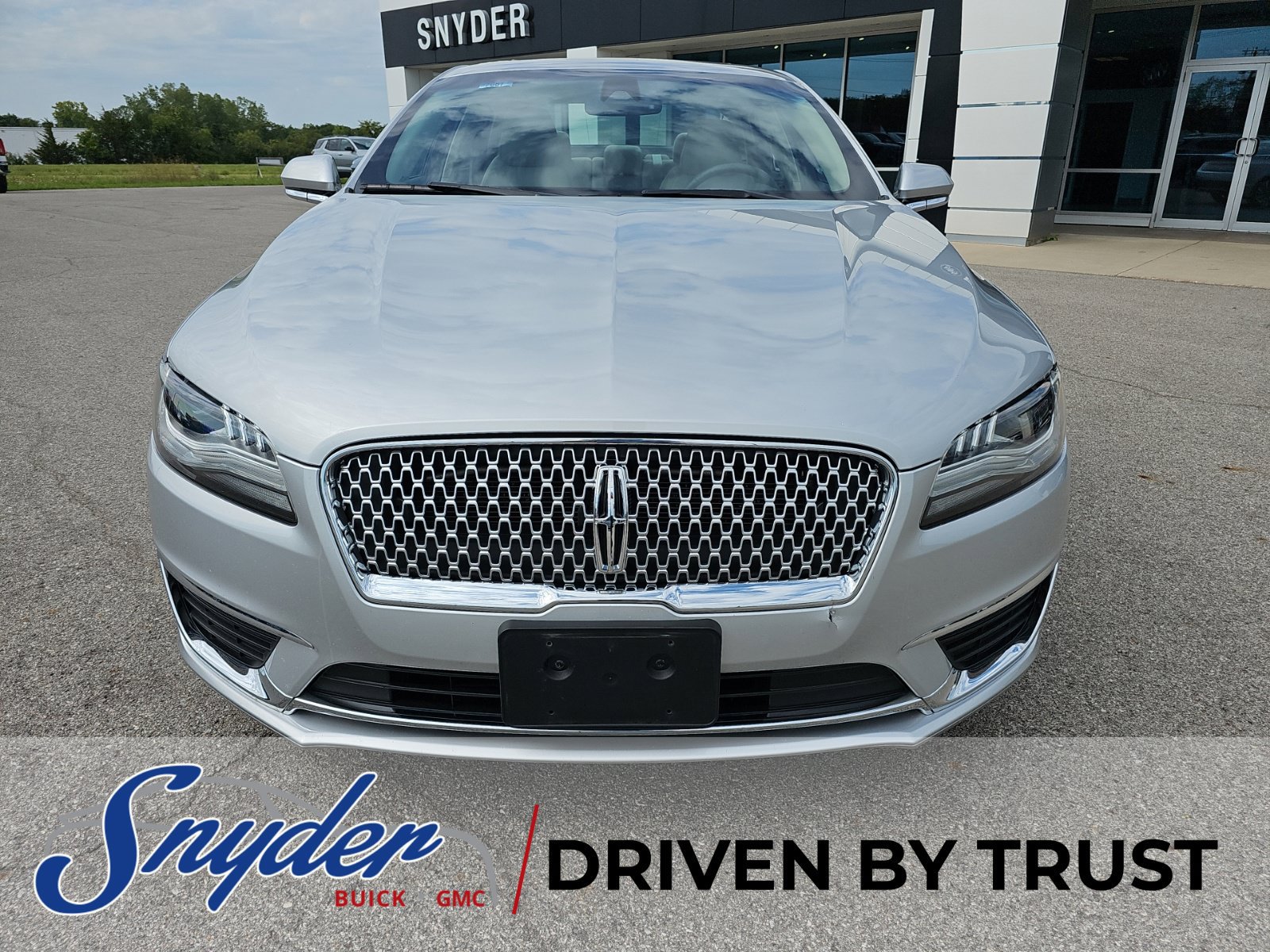 Used 2018 Lincoln MKZ Select w/ Select Plus Package AWD/4WD image 2