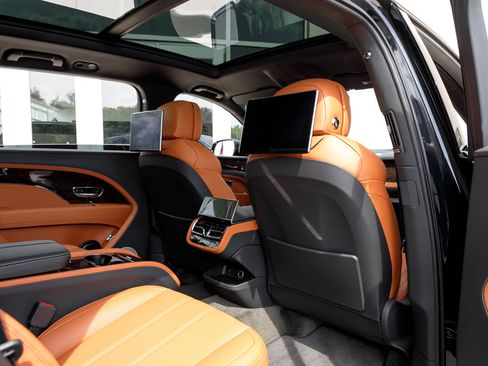 Certified 2023 Bentley Bentayga Extended Wheelbase AWD/4WD image 55