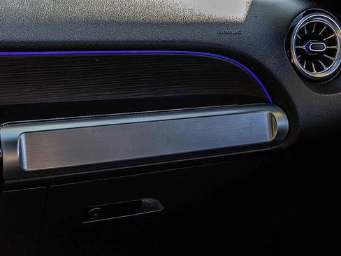 Used 2023 Mercedes-Benz GLB 250 4MATIC image 17