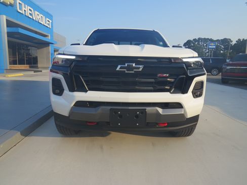 Used 2024 Chevrolet Colorado Z71 AWD/4WD image 9