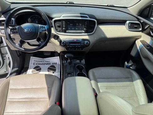 Used 2019 Kia Sorento EX FWD image 18