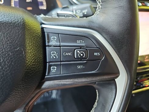 Used 2022 Jeep Grand Cherokee L Limited RWD image 12