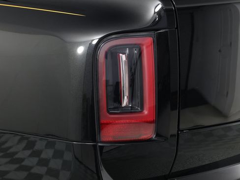 Certified 2025 Rolls-Royce Cullinan AWD/4WD image 21