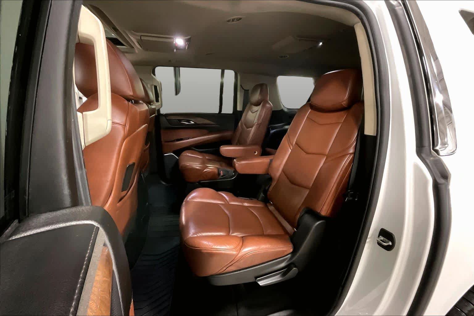 Used 2019 Cadillac Escalade ESV Luxury AWD/4WD image 21
